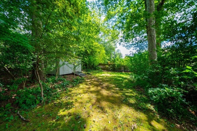 Building Photo - 2038 S Akin Dr