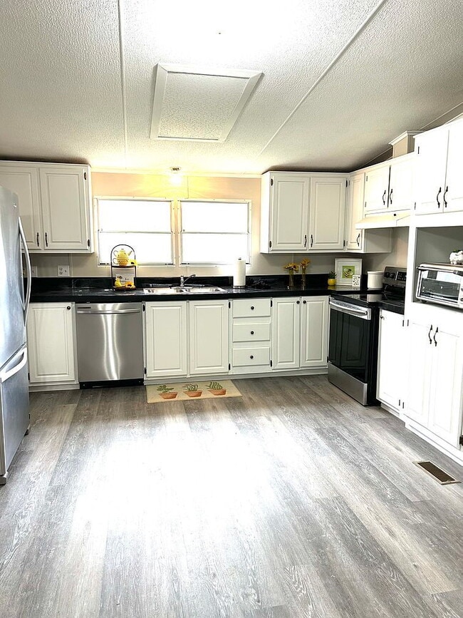 Building Photo - Single Family Home