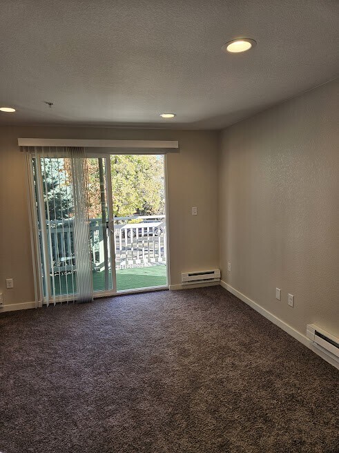 Building Photo - 721 Collyer St