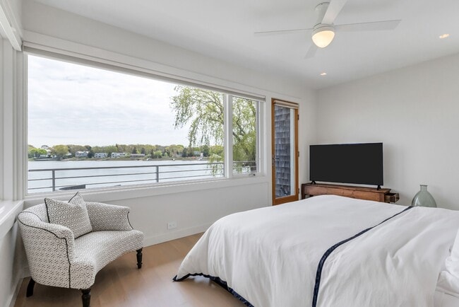 Building Photo - 54 Bay View Dr E