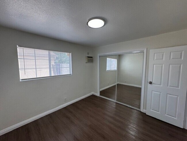 Building Photo - 2425 W Cameron St