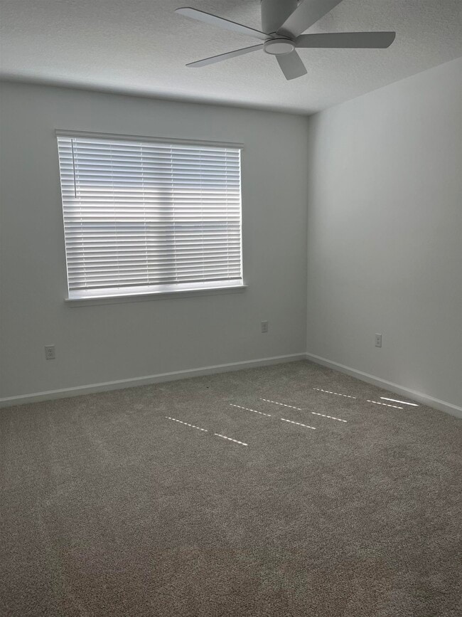 Building Photo - 207 Silver Myrtle Ct