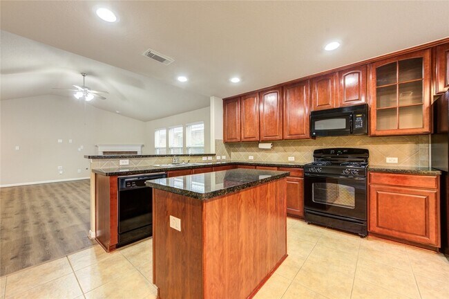 Building Photo - 16702 Grove Trail Ln