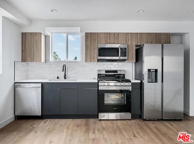 Building Photo - 334 Alexandria Ave