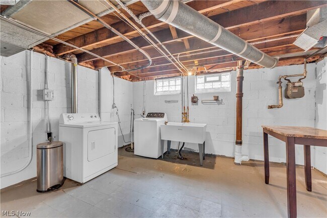 Building Photo - 4186 Lambert Rd