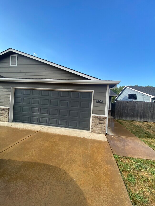 Building Photo - 1805 E 69th Ct N