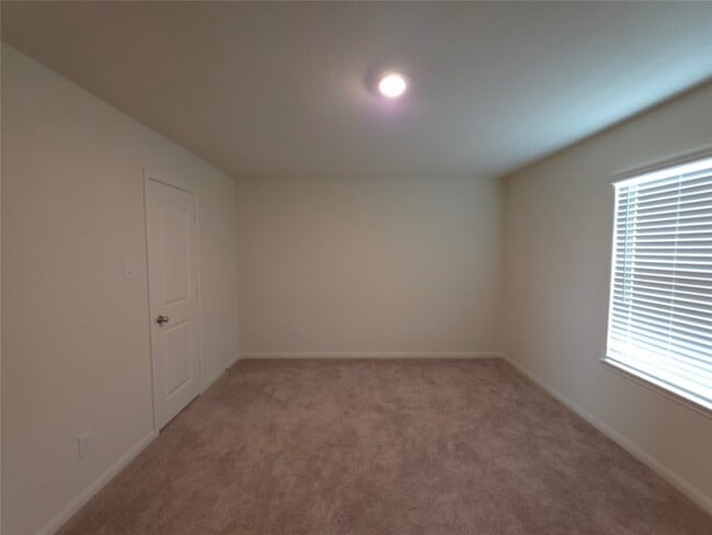 Building Photo - 305 Lone Mountain Dr