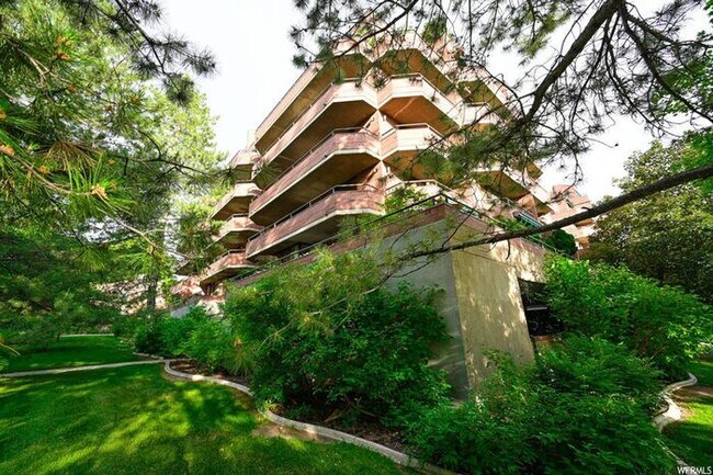 Building Photo - Modern Downtown Condo with Secure Access at Arlington Place