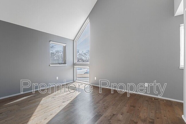 Building Photo - 2729 Charlotte St