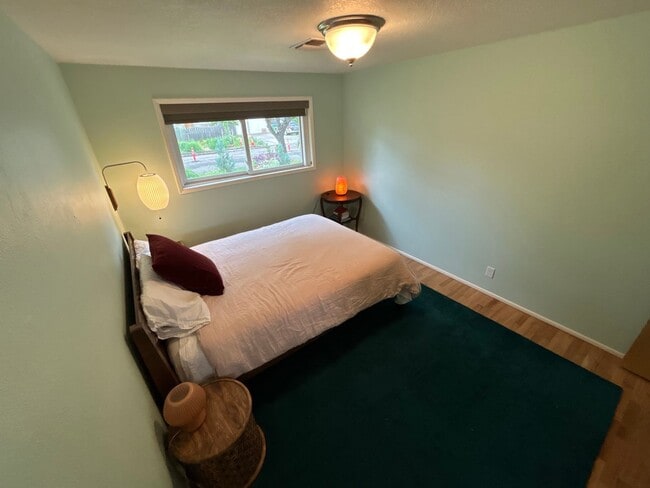 Building Photo - 3 Bedroom single level home w/garage AND free landscaping