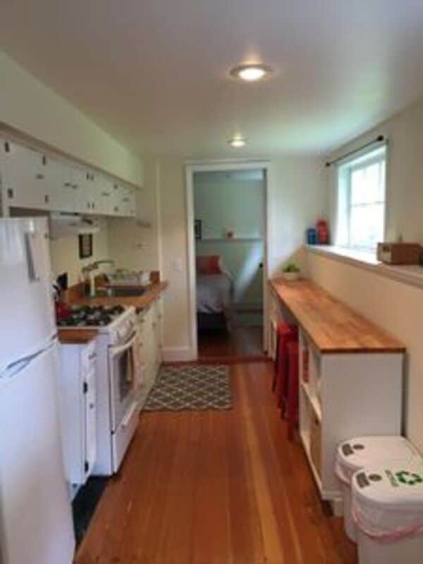 Building Photo - 342 16th Ave E