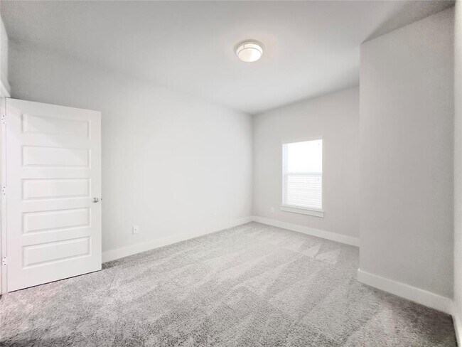 Building Photo - 1602 Westside Gardens Ln