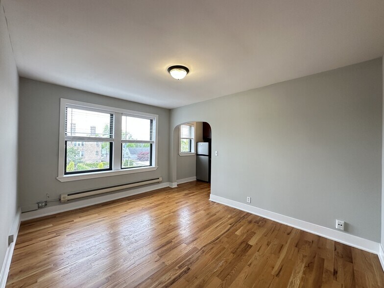 Building Photo - 4349 N Damen