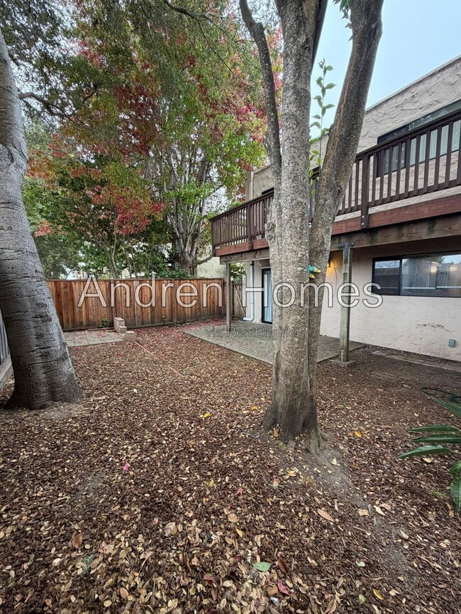 Building Photo - 150 Sea Ridge Ct