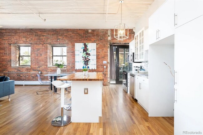 Building Photo - 2261 Blake St