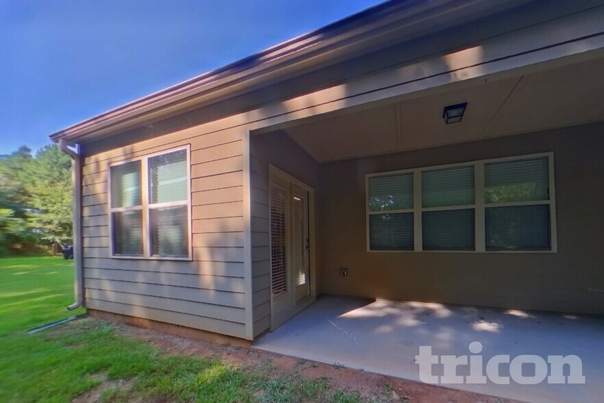Building Photo - 474 Lake Ridge Ln