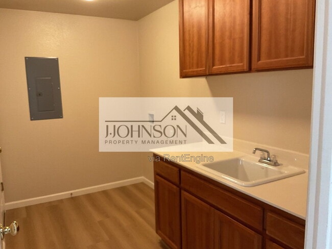 Building Photo - 2408 Victor Ct