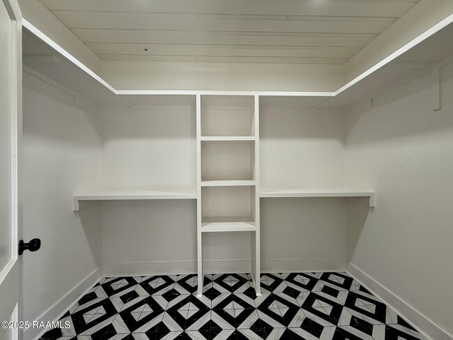 Building Photo - 1014 Napoleon Ave