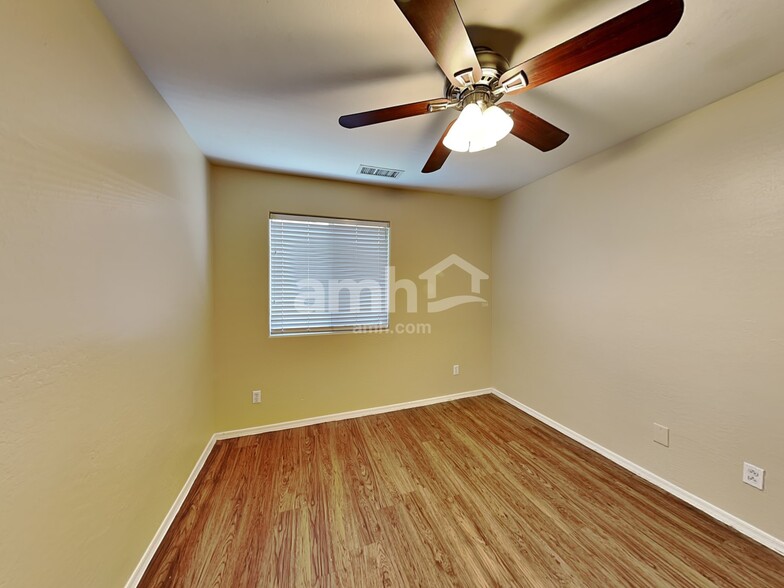 Building Photo - 10772 W Mountain View Dr