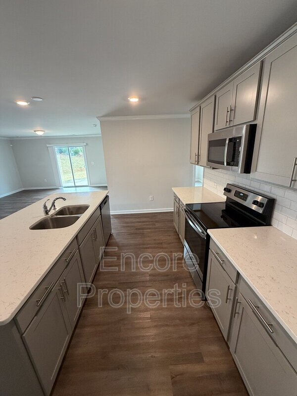 Building Photo - 208 Abercorn Way