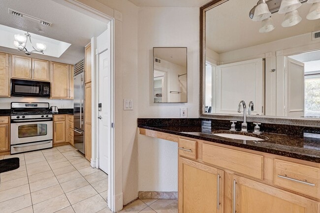 Building Photo - Luxurious Meridian Condo. Live 24/7 Guard ...