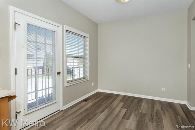Building Photo - 788 Eagle Dr