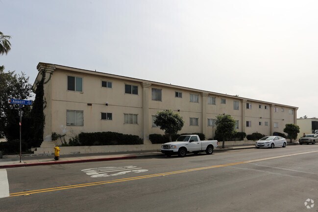 Building Photo - 5085 Saratoga Ave
