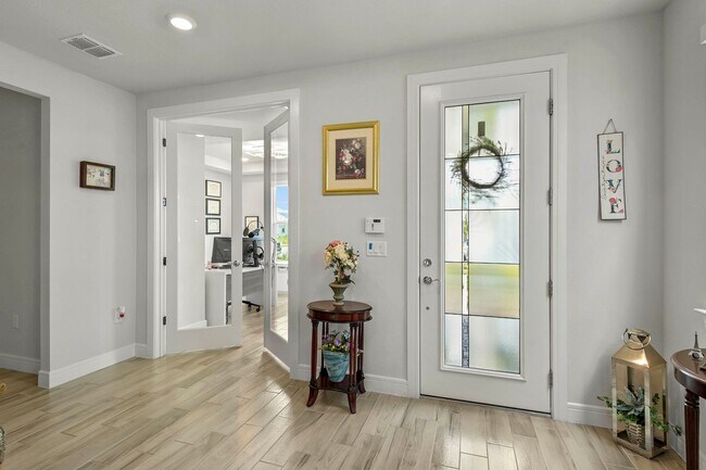 Building Photo - Available Furnished or Unfurnished 2Bed/2Bath+Office in Weslyn Park at Sunbridge