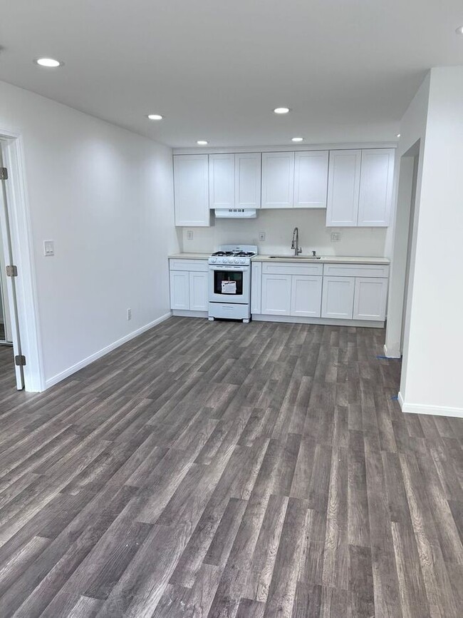 Building Photo - Newly 1 bedroom unit for rent on Market St...