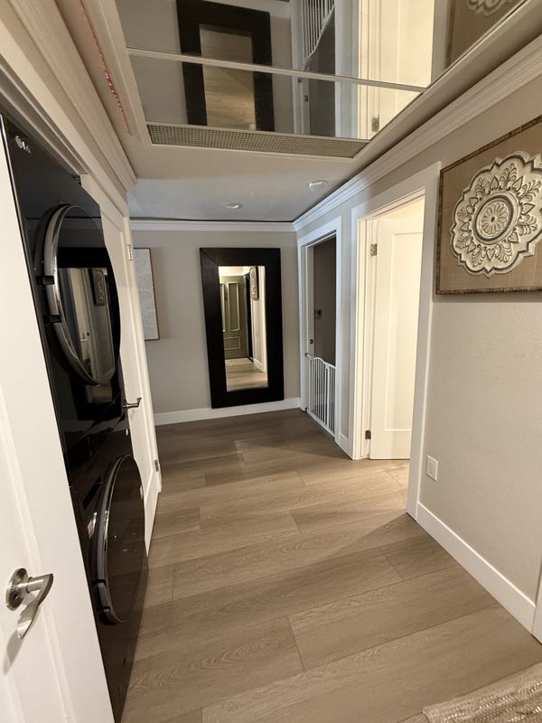 Building Photo - 9125 Marina Pacifica Dr N