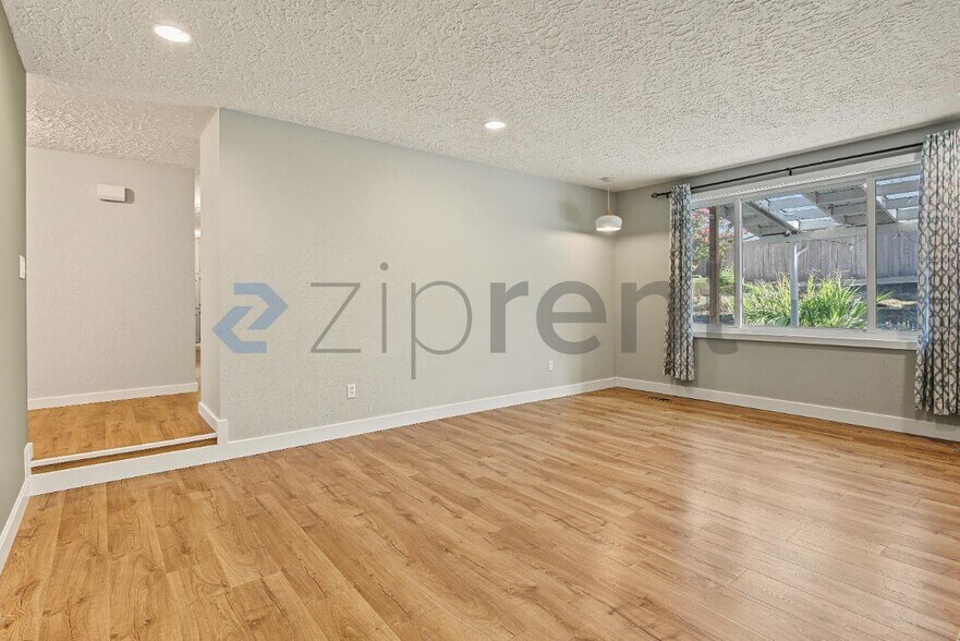 Building Photo - Unit