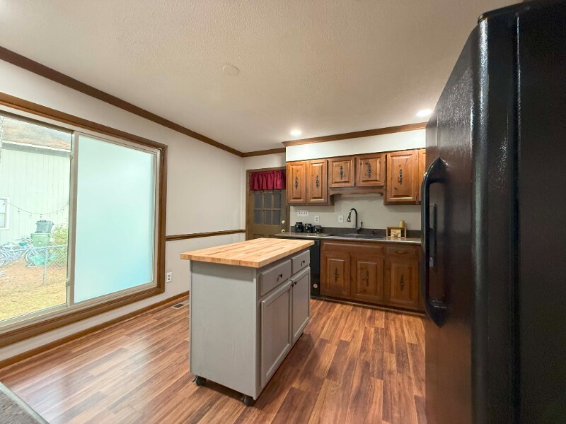 Building Photo - 300 Bonita Ct