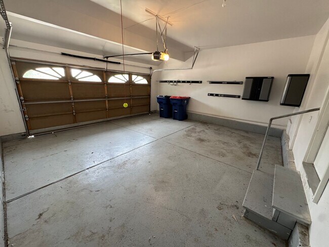 Building Photo - Available for Rent in Lone Tree's Desirable Carriage Club Neighborhood!