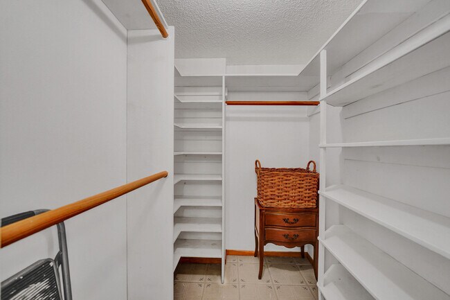 Building Photo - 9470 Poinciana Pl