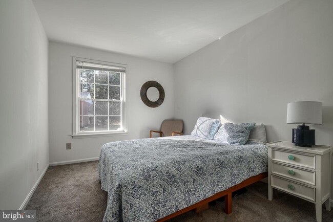 Building Photo - 28 Salthill Ct