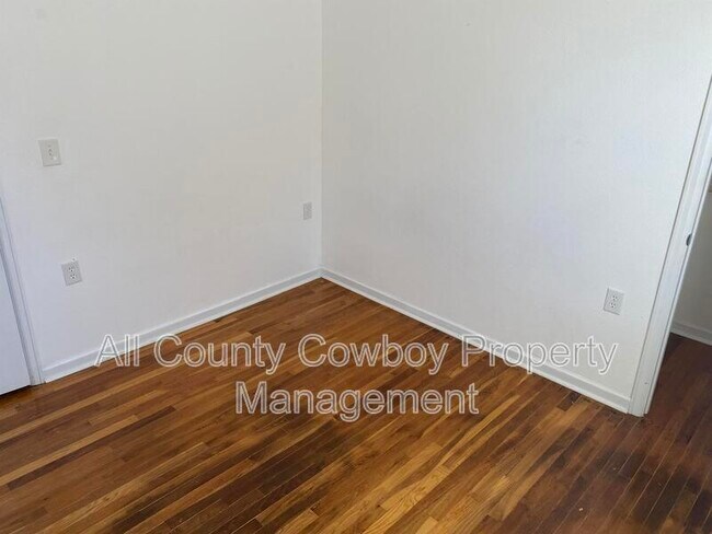 Building Photo - 1222 Logan Ave