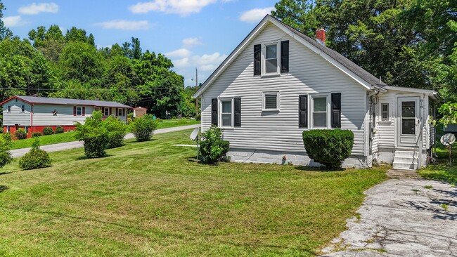Building Photo - Updated 4-Bedroom Home in Blackstone!