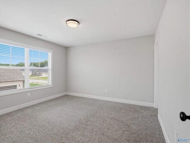 Building Photo - 14725 Commonwealth Dr
