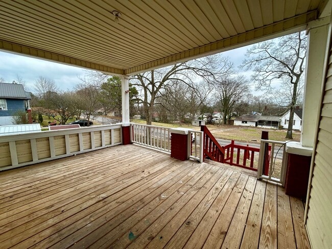 Building Photo - 24 W Tuscaloosa Ave