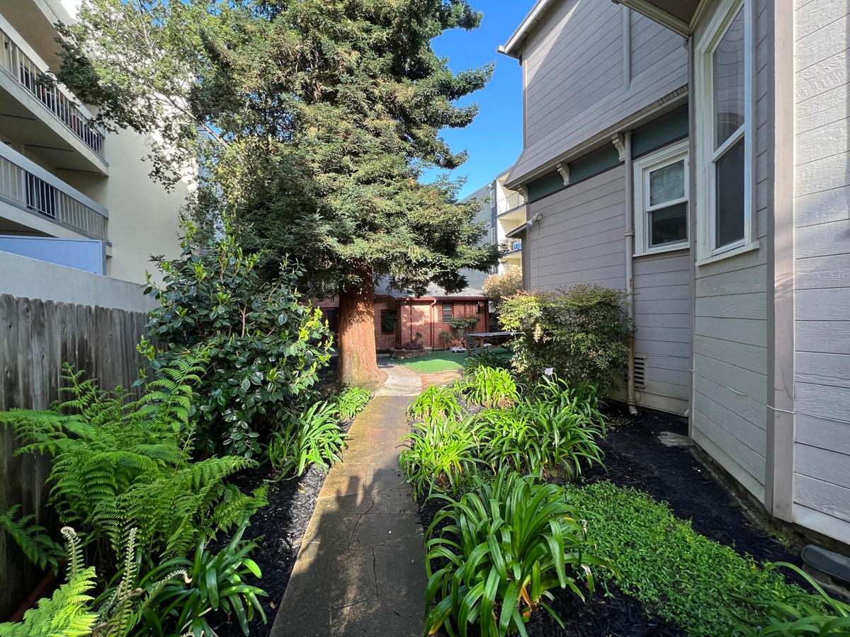 Building Photo - 2530 College Ave