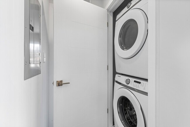 Building Photo - 917 N 15th St