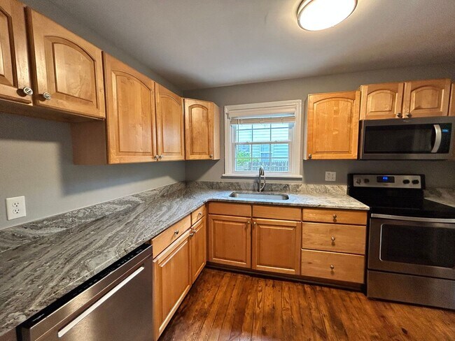 Building Photo - 1124 Bridle Ln