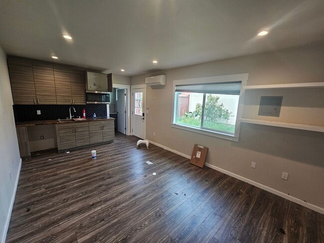 Building Photo - Live & Work in Oakland: Spacious Home with...