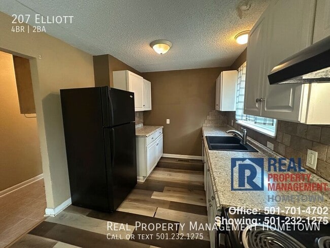 Building Photo - 207 Elliott-