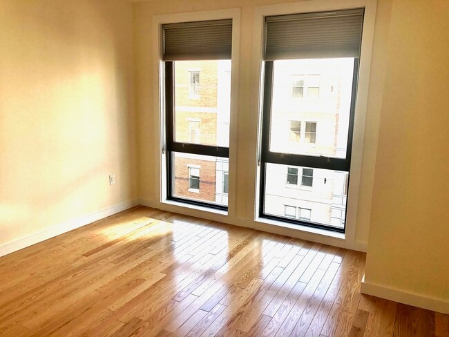 Interior Photo - 6 Buswell St