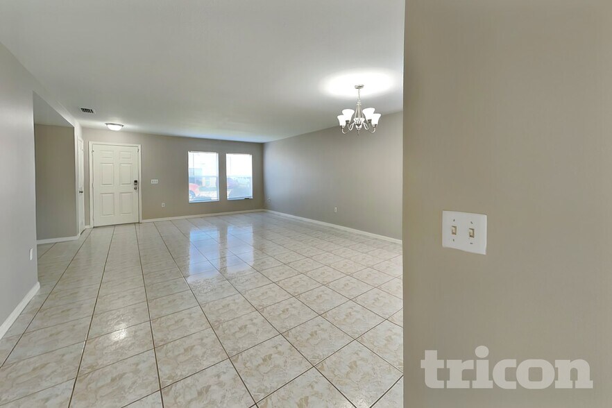 Building Photo - 2483 Brownwood Dr