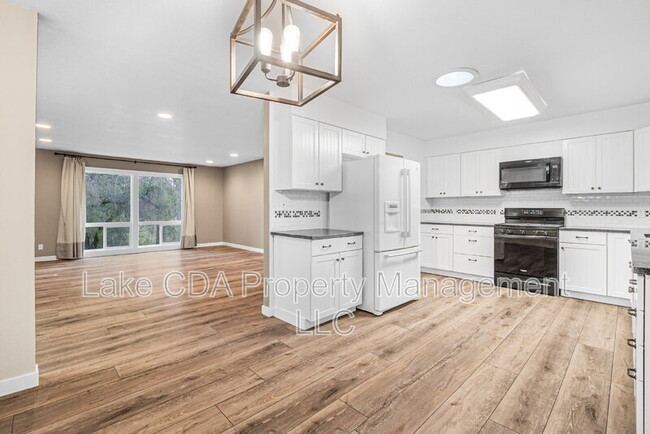 Building Photo - 1525 E Woodland Dr