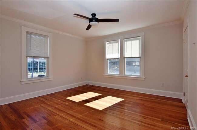 Building Photo - 11 Dolsen Pl