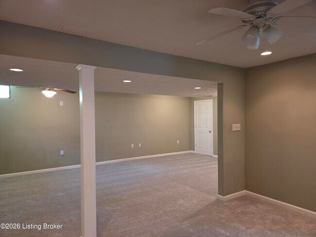 Building Photo - 4204 Holly Tree Dr