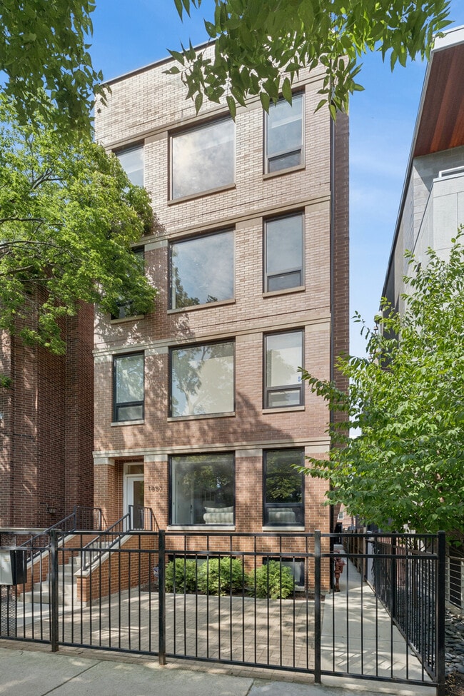 Building Photo - 1850 N Sedgwick St